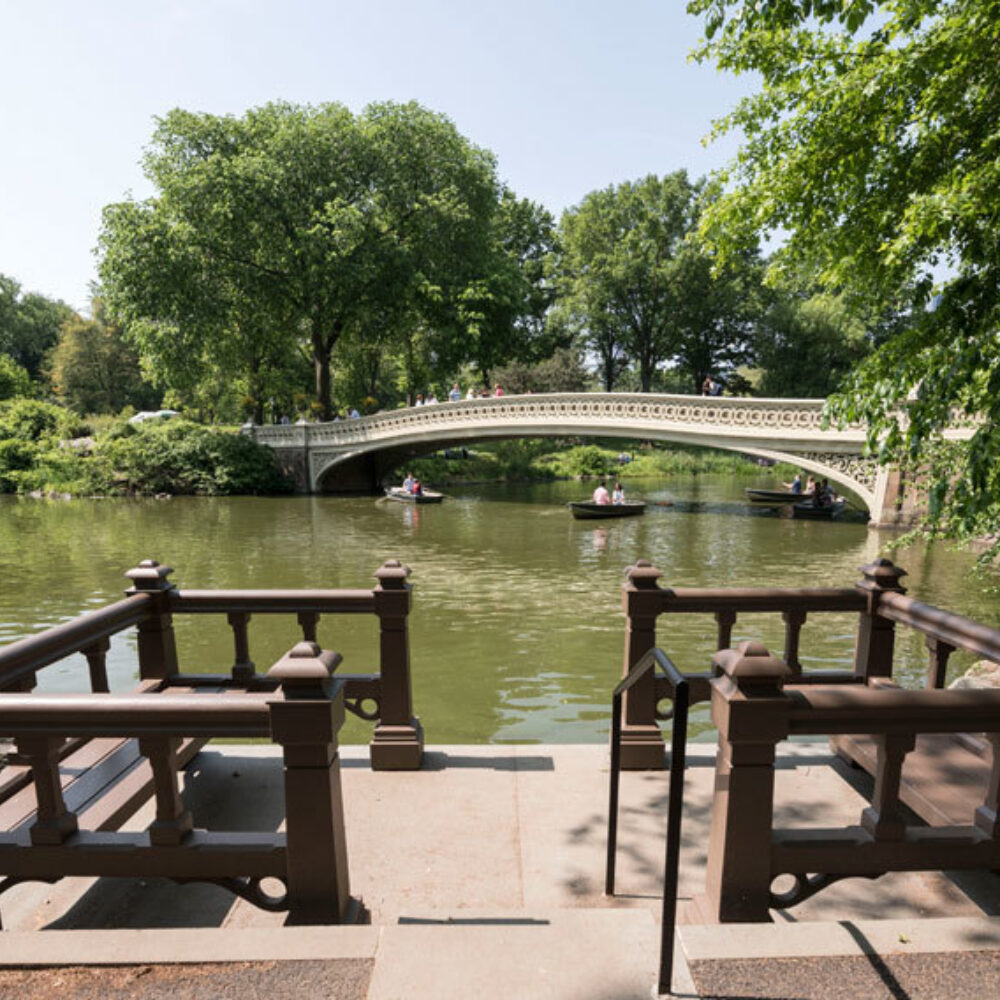 Bow bridge boat landing
