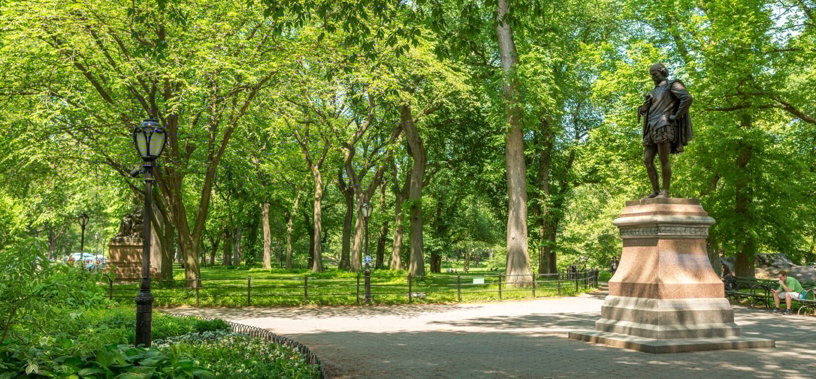 The statue of Shakespeare on the Mall